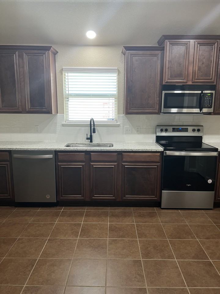 1501 Applegate Way #NA - Photo 3 of 20