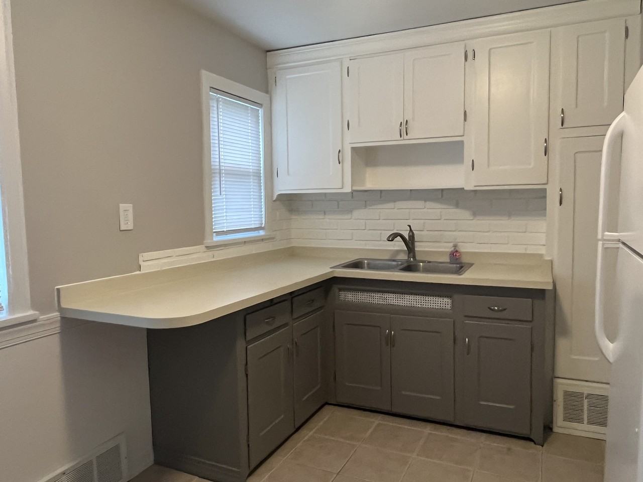673 Cedarbrook Dr #NA - Photo 3 of 9