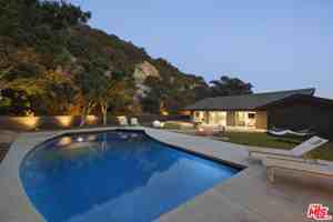 featured image of 9289 Swallow Dr