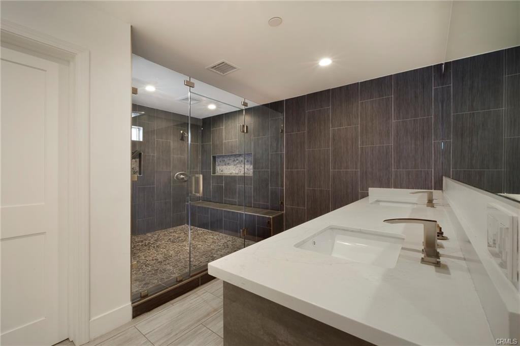 305 La Jolla Dr - Photo 2 of 8