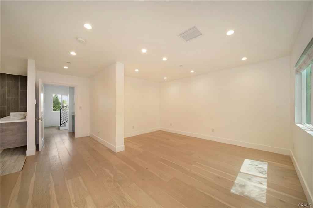 305 La Jolla Dr - Photo 3 of 8