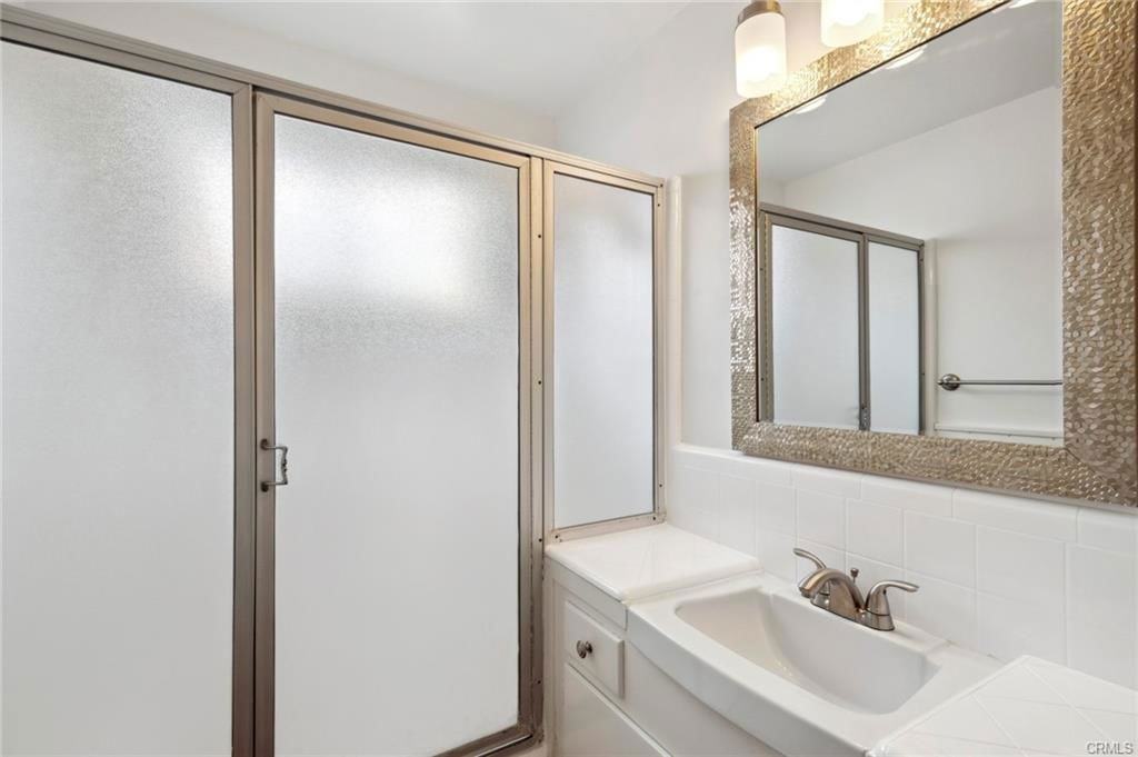 135 High Dr - Photo 2 of 8