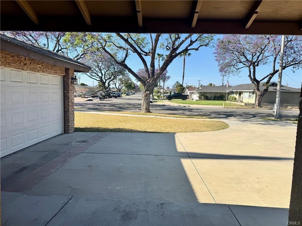 2708 E Lizbeth Ave - Photo 3 of 8