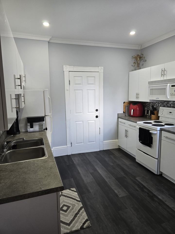 310 Piccadilly Street - Photo 2 of 9