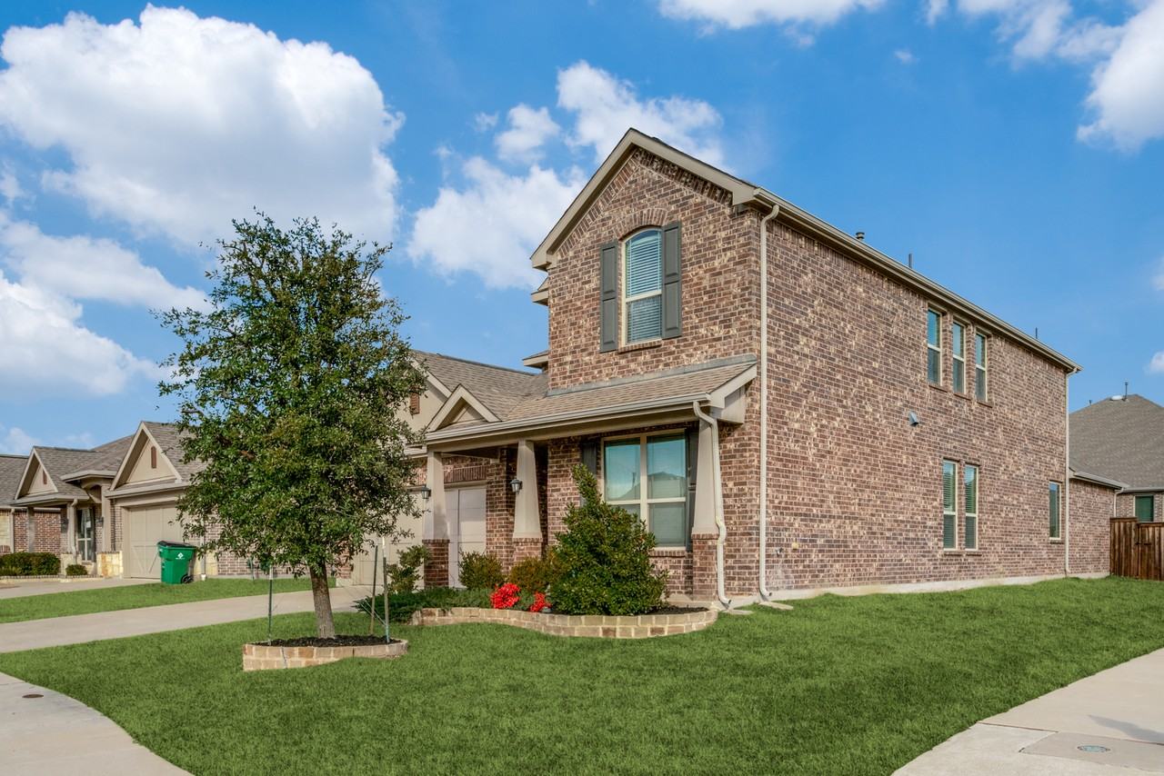 4546 Frost Avenue - Photo 3 of 42