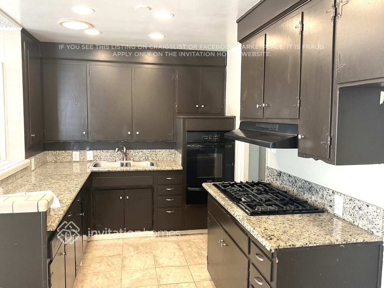 13139 Archwood Street - Photo 5 of 15