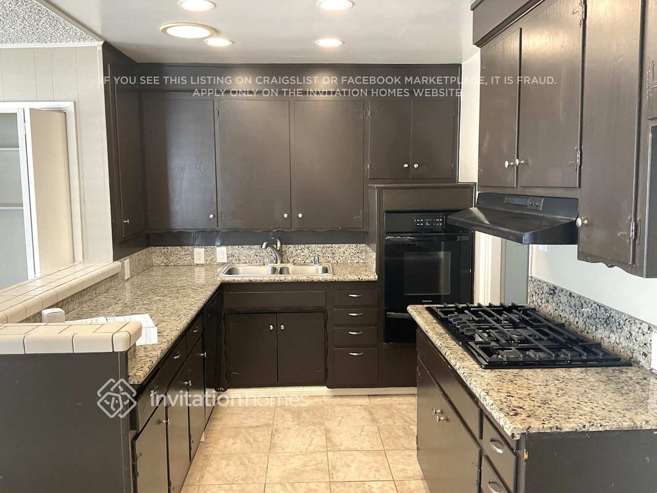 13139 Archwood Street - Photo 6 of 15