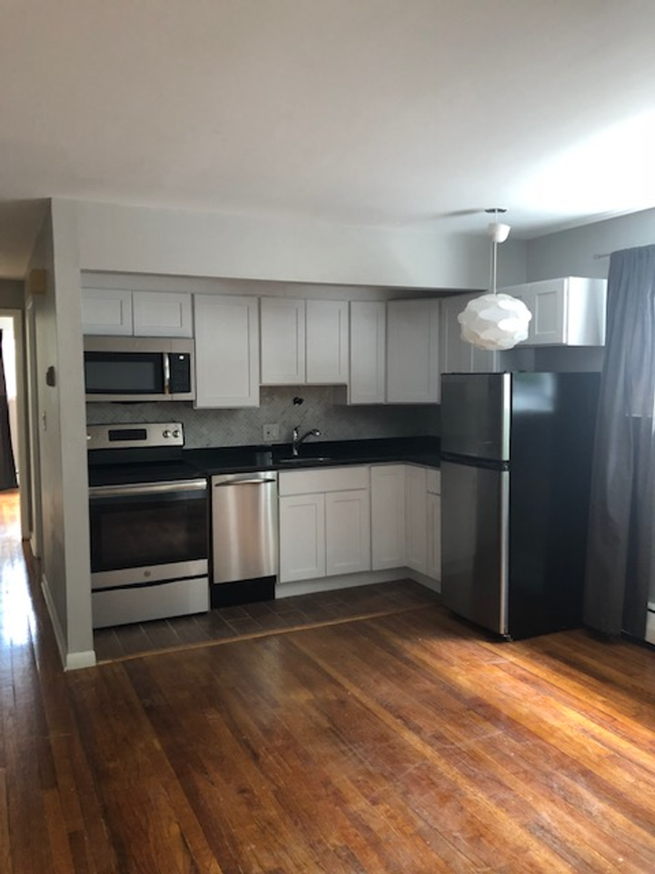 550 Whitney Ave - Photo 2 of 13