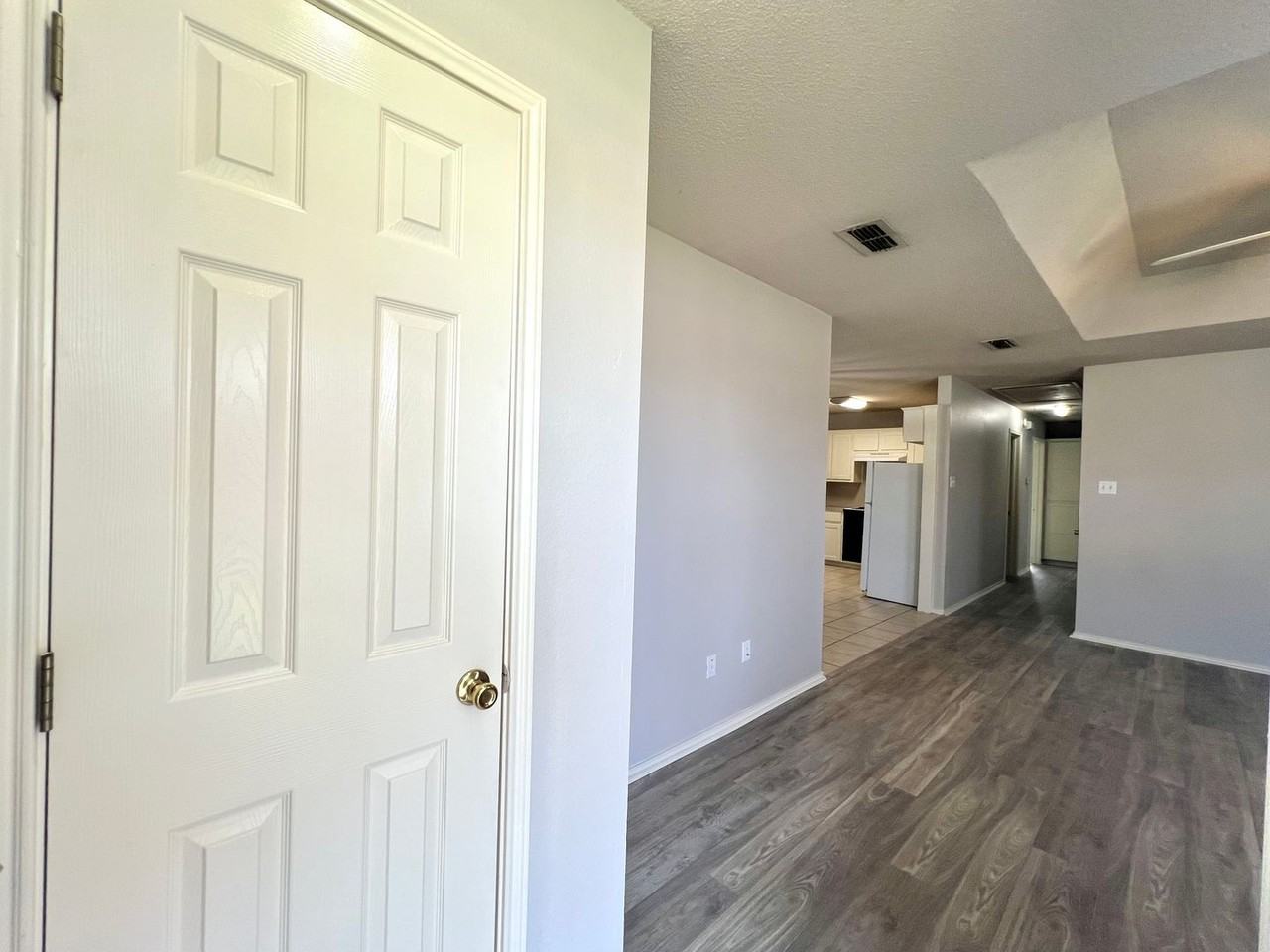 222 Grover Ave - Photo 3 of 19