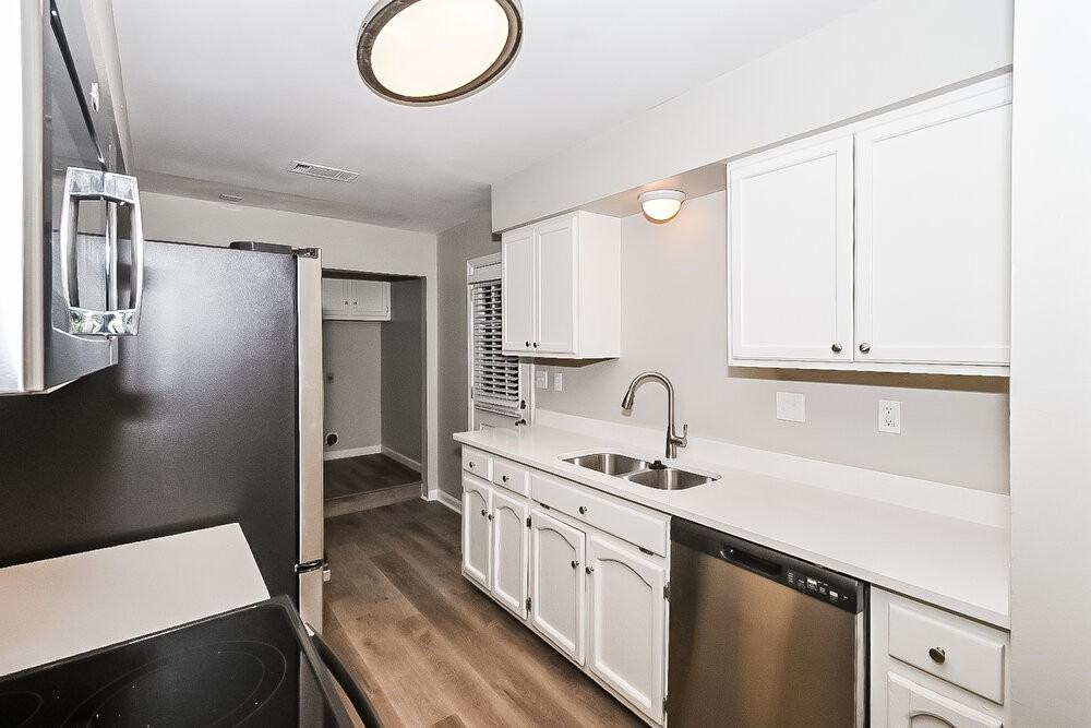 9898 Sequoia Ln - Photo 5 of 16
