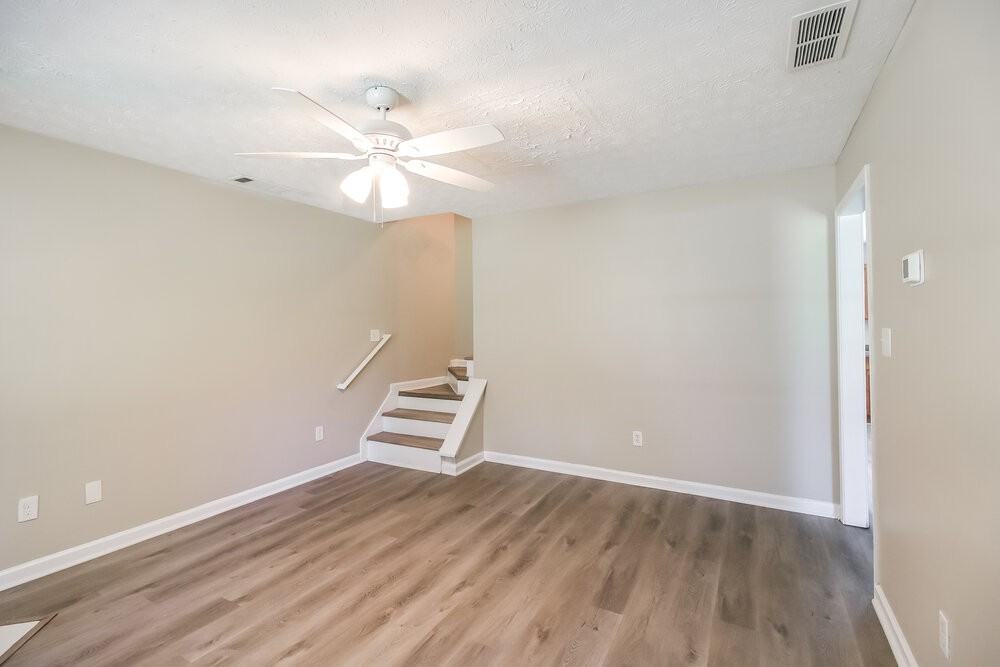 745 Keys Ferry Rd - Photo 7 of 17