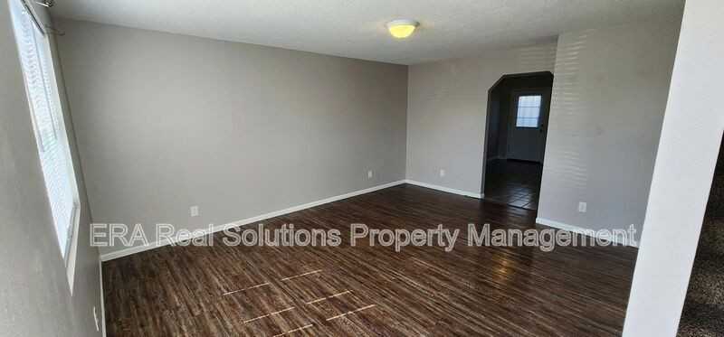 205 1/2 John St #C - Photo 3 of 19