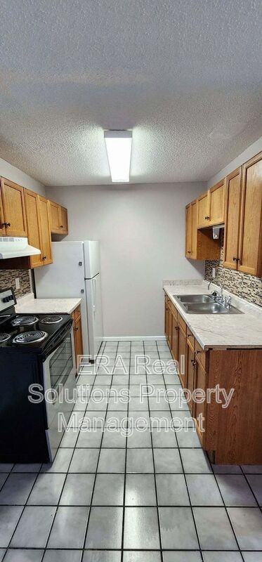 205 1/2 John St #C - Photo 4 of 19