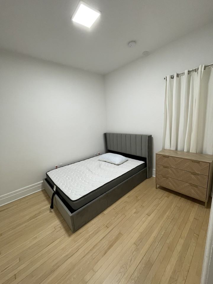 1871 Rue Sherbrooke Est - Photo 2 of 10