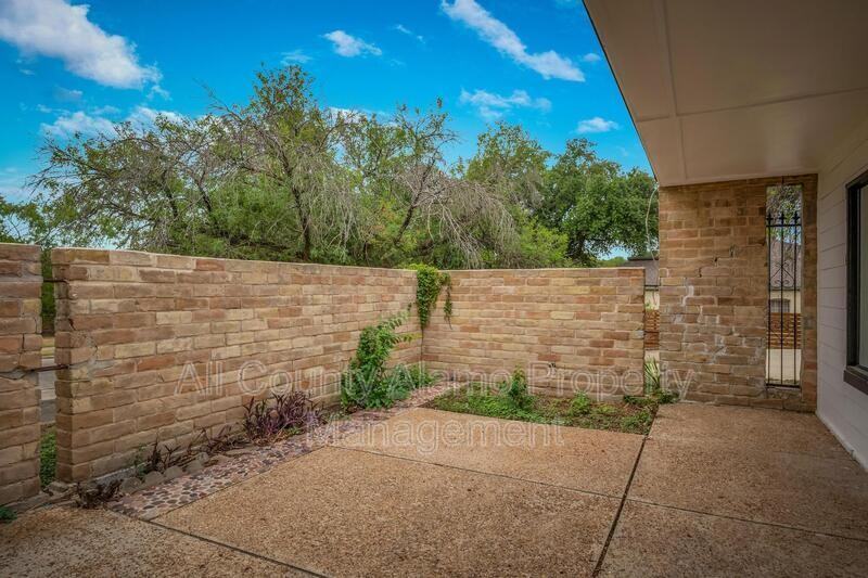 211 Beechwood Ln - Photo 4 of 14