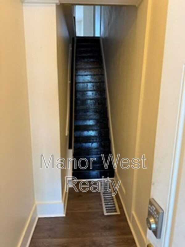 1559 W King St #2 - Photo 2 of 33