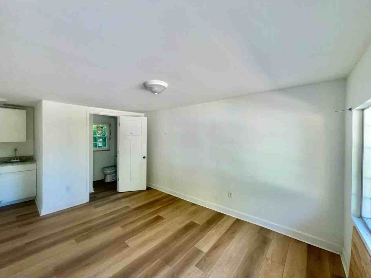 1103 Dunbar St - Photo 2 of 20