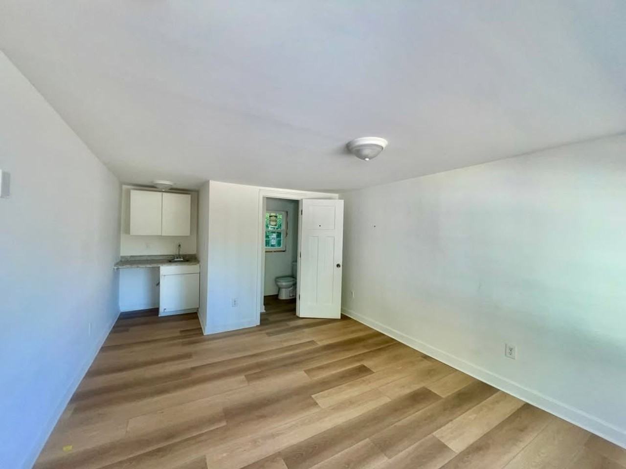 1103 Dunbar St - Photo 3 of 20