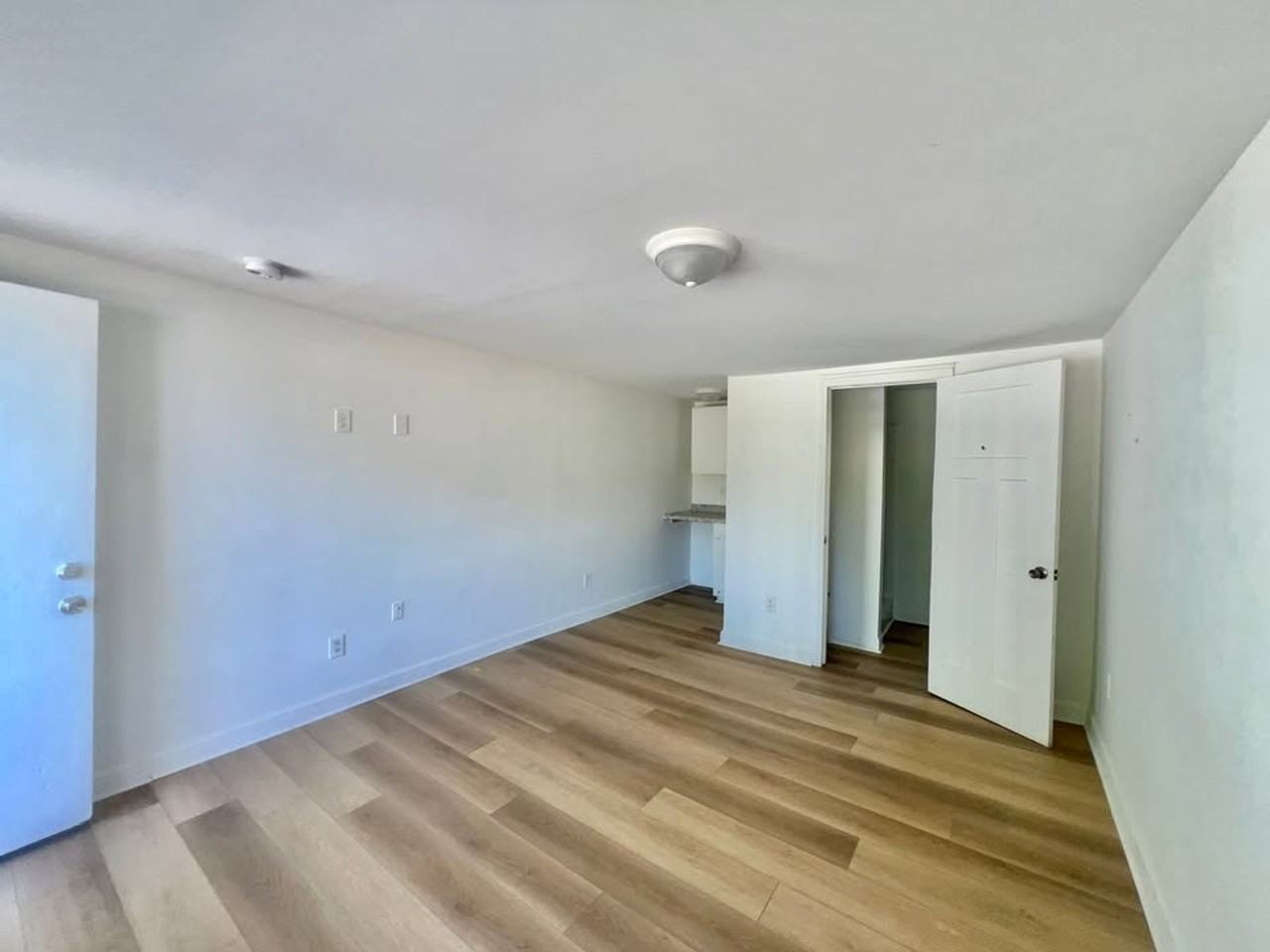 1103 Dunbar St - Photo 4 of 20