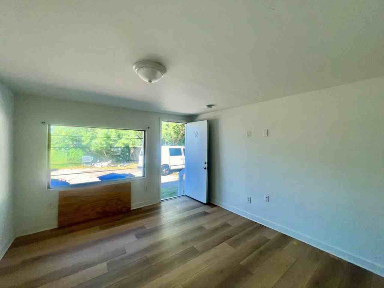 1103 Dunbar St - Photo 6 of 20