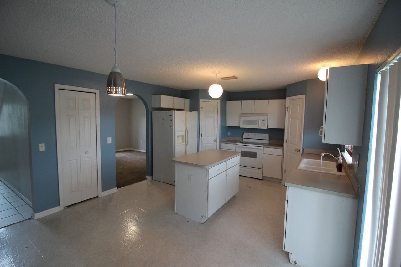 3617 Stonefield Dr - Photo 4 of 20