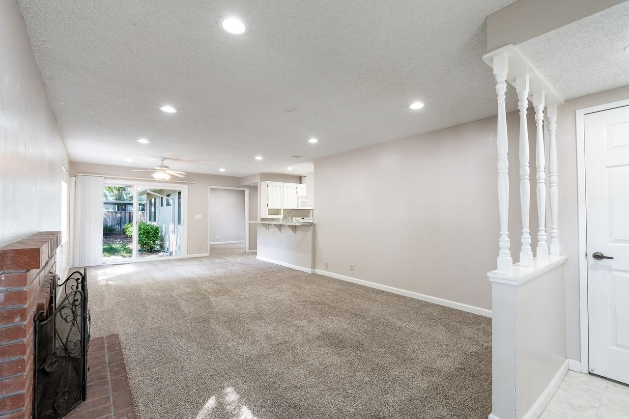 18295 Shadowbrook Way - Photo 3 of 17