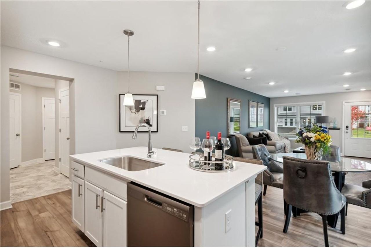 8754 Parkington Ave Ne - Photo 4 of 27