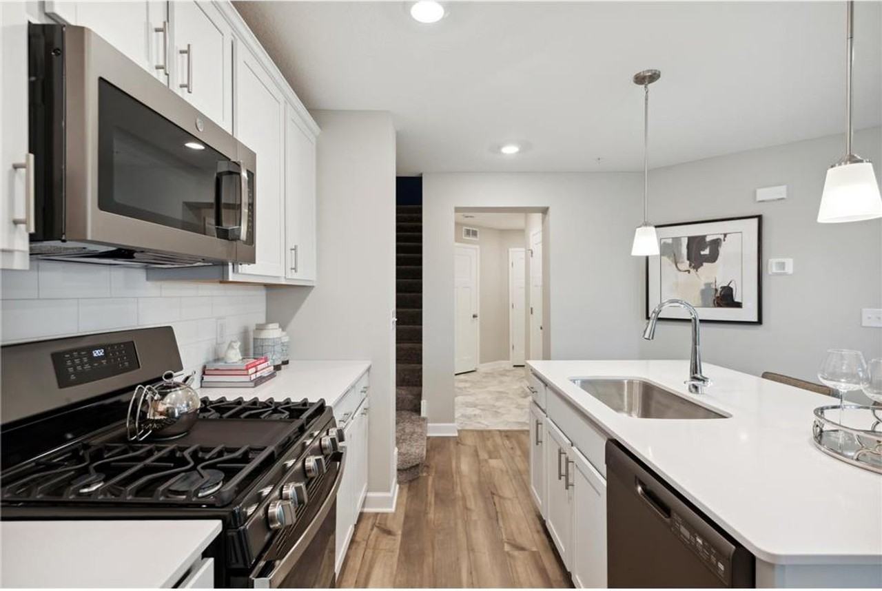 8754 Parkington Ave Ne - Photo 5 of 27