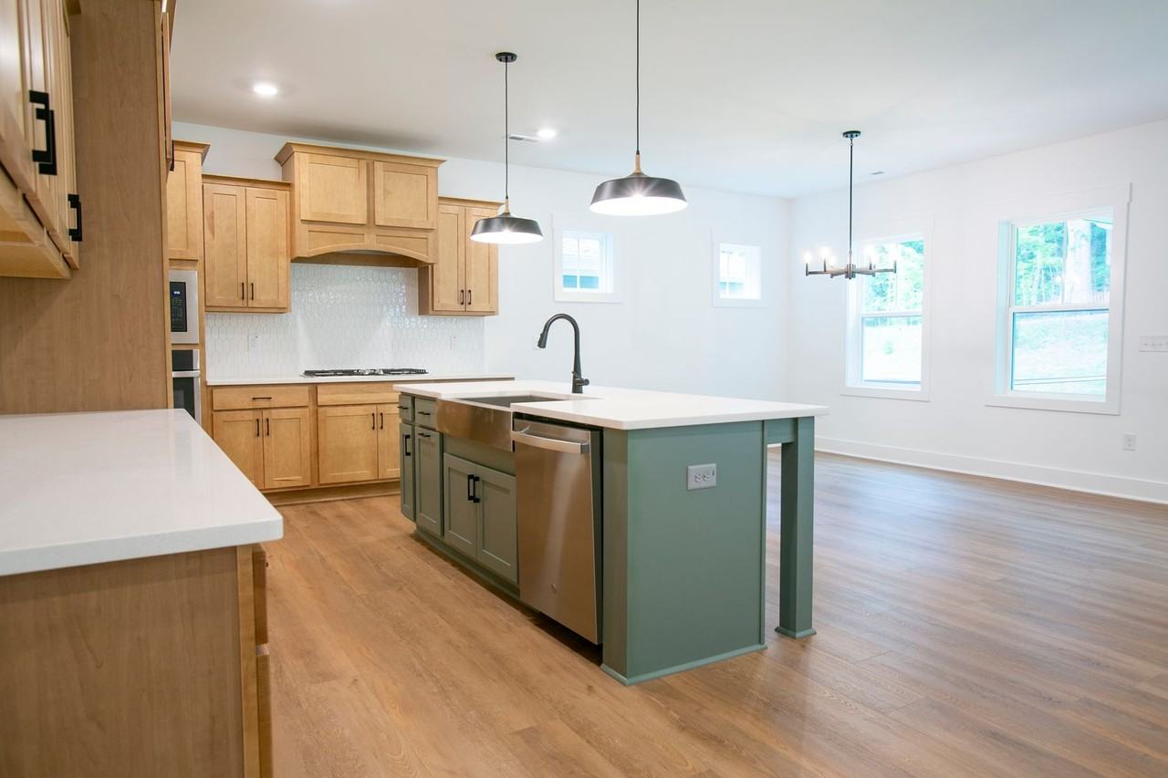 174 Beacon Dr - Photo 2 of 25