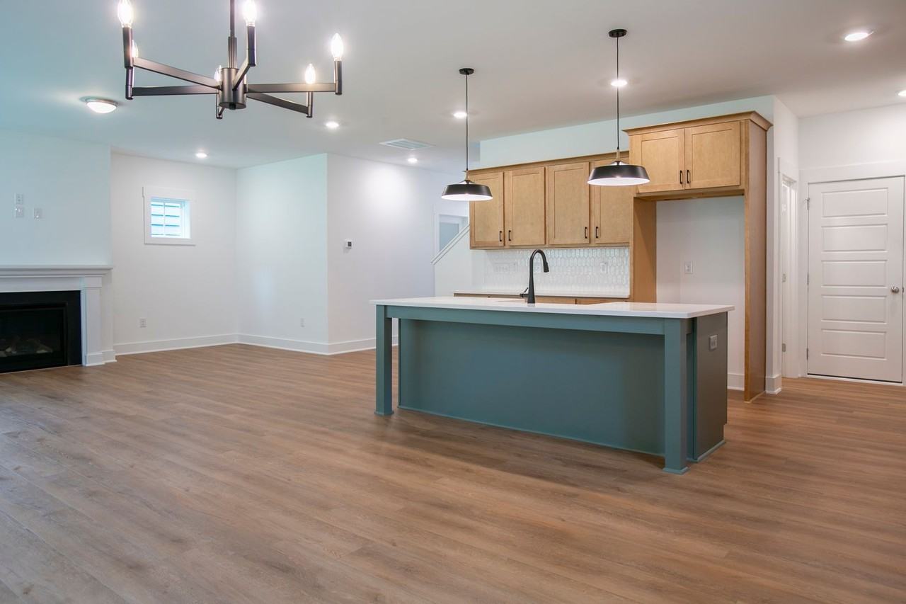 174 Beacon Dr - Photo 3 of 25