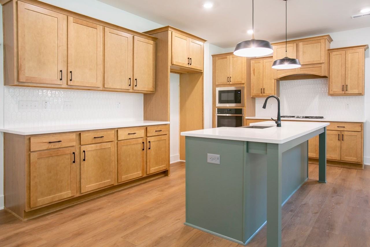 174 Beacon Dr - Photo 4 of 25