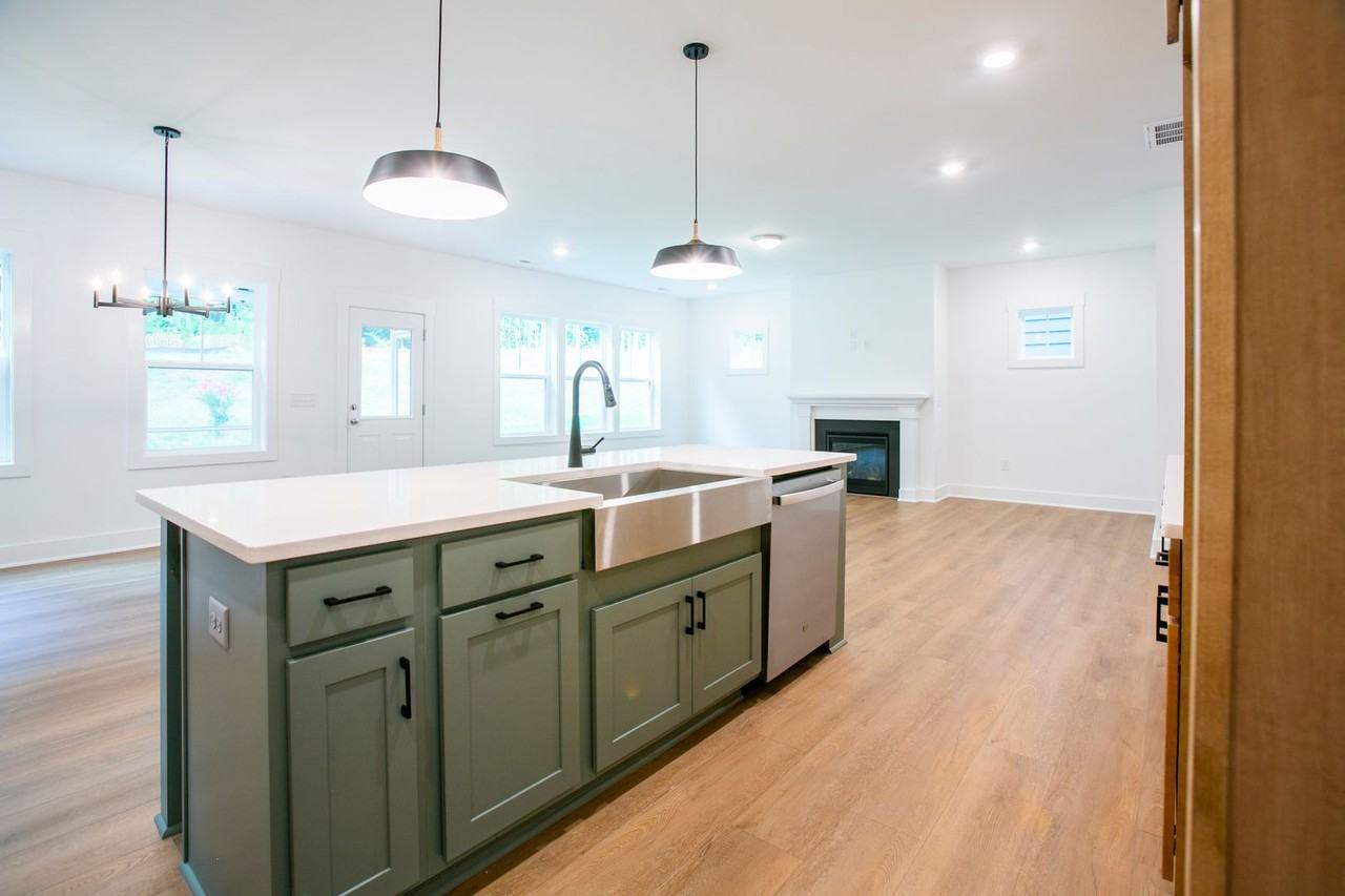 174 Beacon Dr - Photo 5 of 25