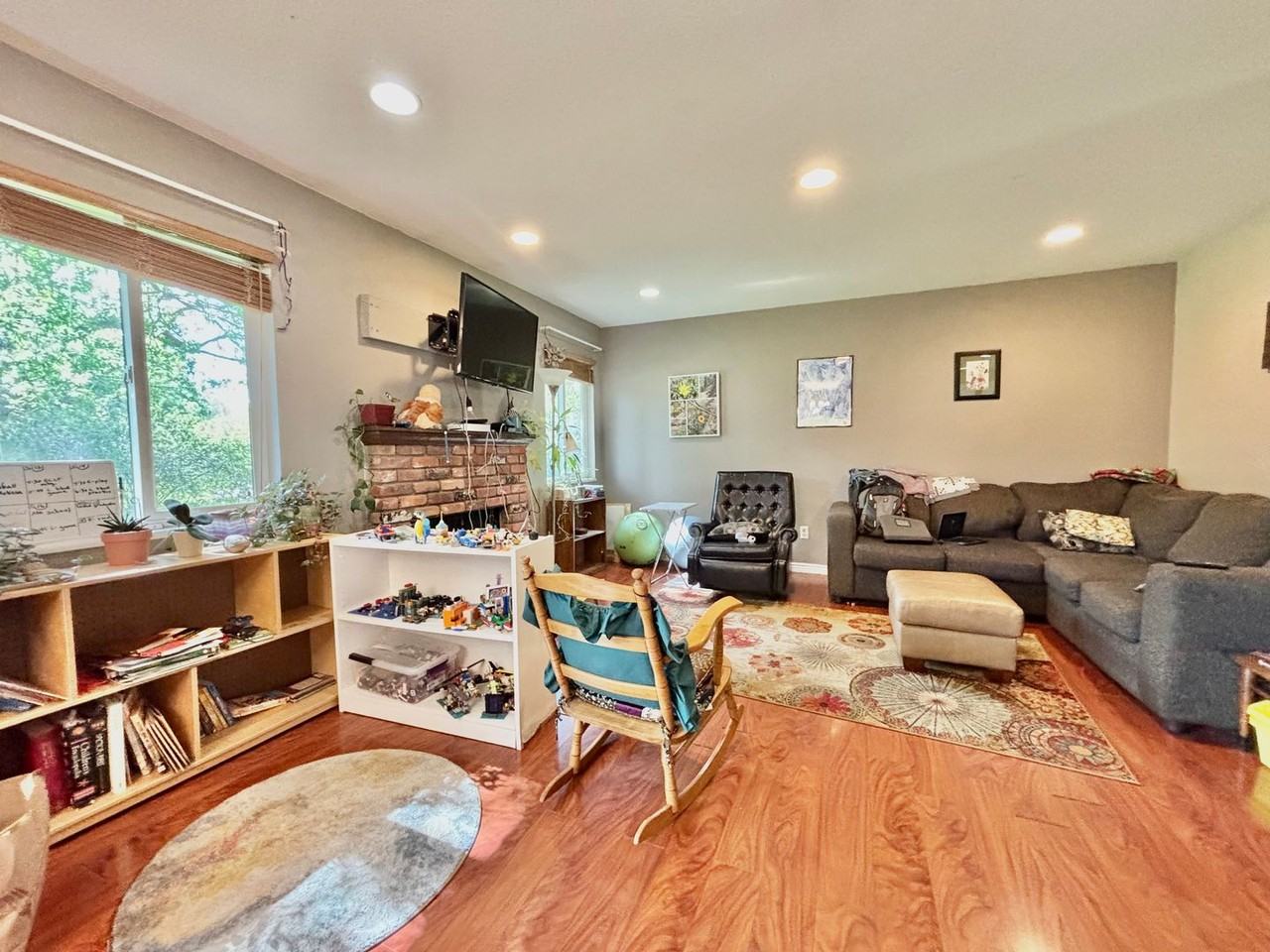 2125 Dover Dr - Photo 3 of 17