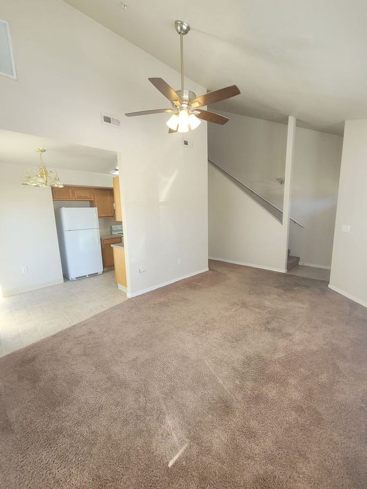 540 - 1020 Locust - Photo 3 of 13