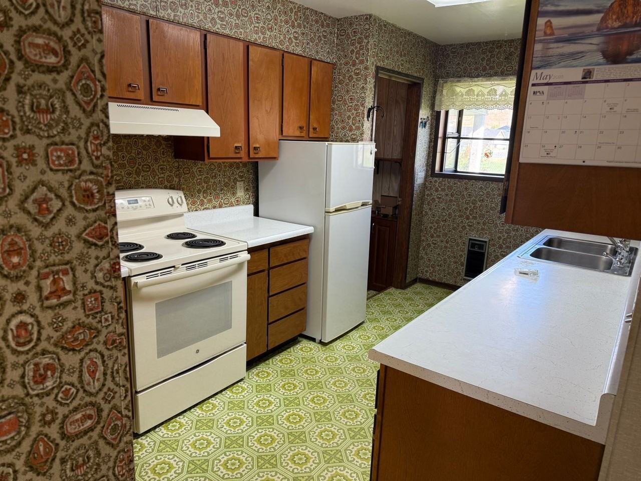 1451 Douglas St - Photo 5 of 10