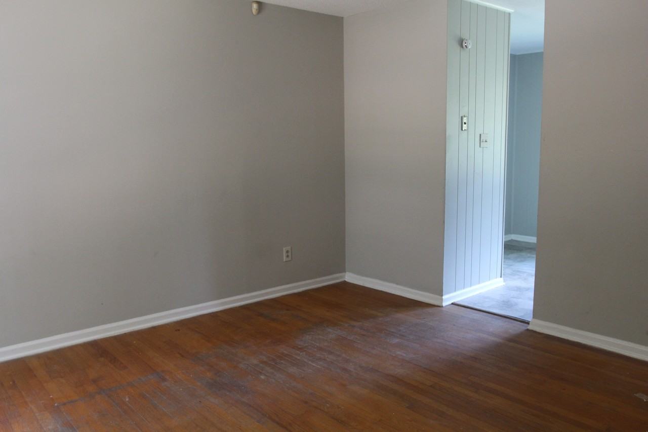 Inverness Road 912 - Photo 2 of 7