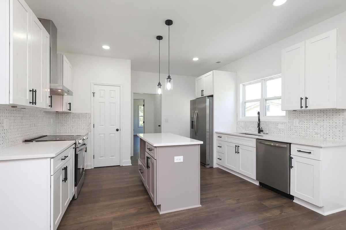 19501 S Hill St - Photo 2 of 20