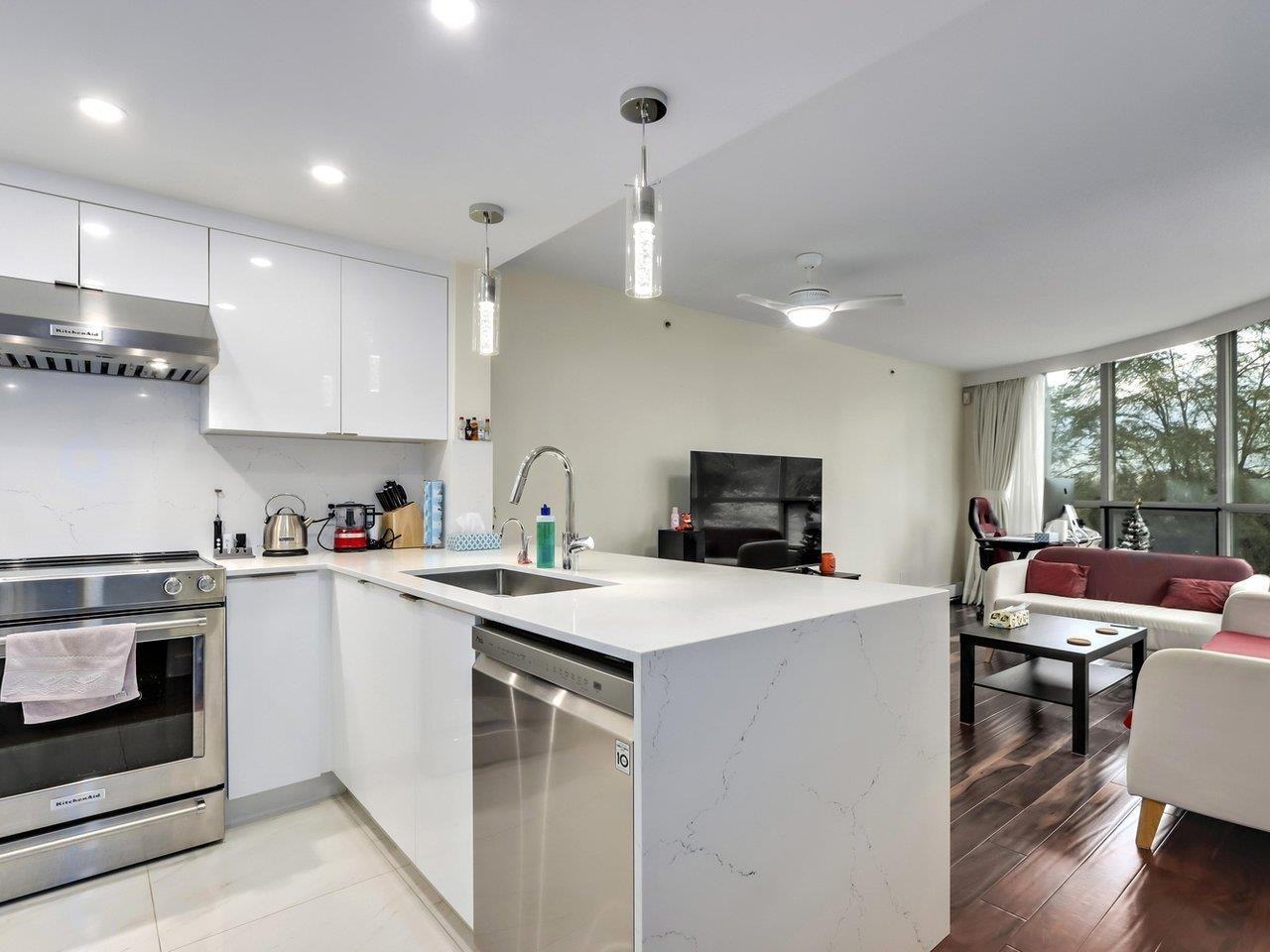 555 Jervis Street #2nd Floor - Photo 2 of 23