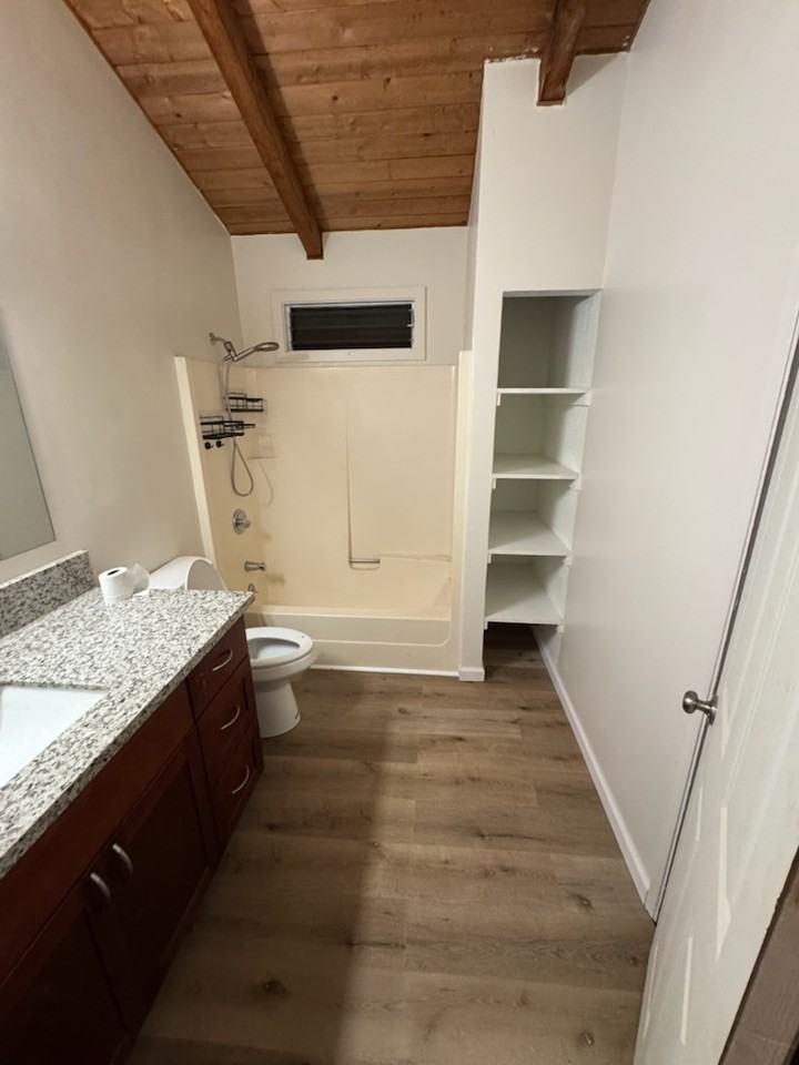 16-1891 37th Ave #E - Photo 2 of 5