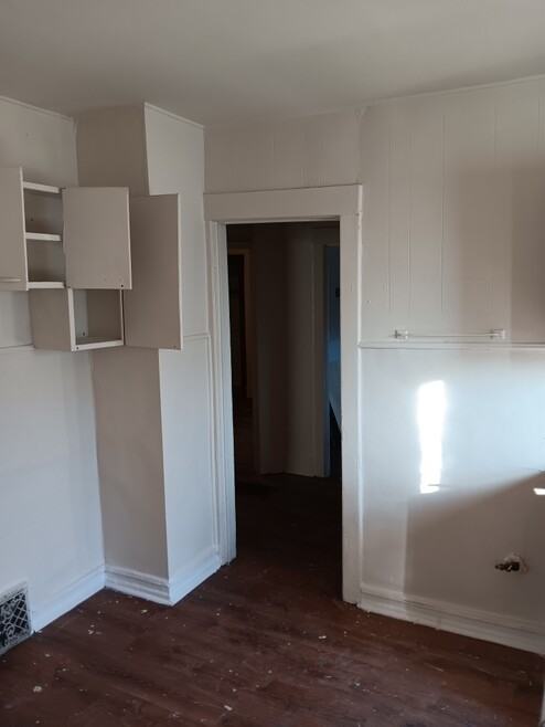 3263 N 26th St - Photo 4 of 8