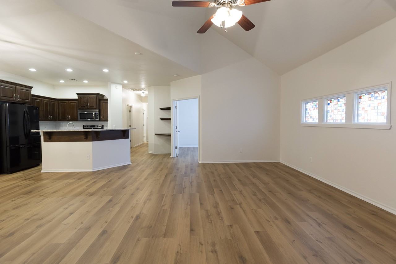 726 Nw 28th St #NA - Photo 3 of 15