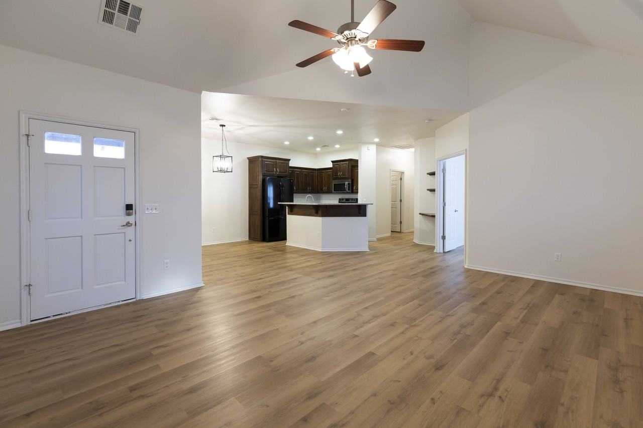726 Nw 28th St #NA - Photo 4 of 15