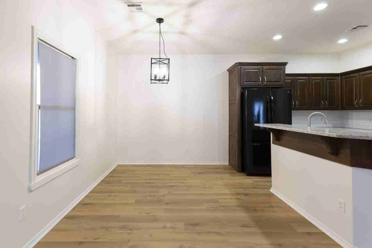726 Nw 28th St #NA - Photo 5 of 15