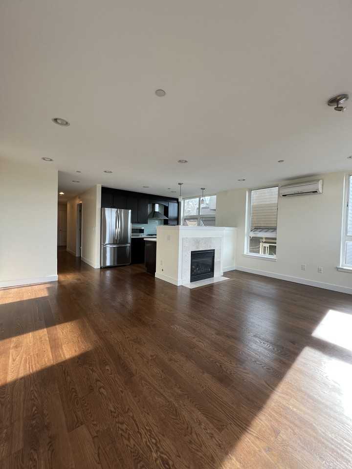 2233 14th Ave W #4