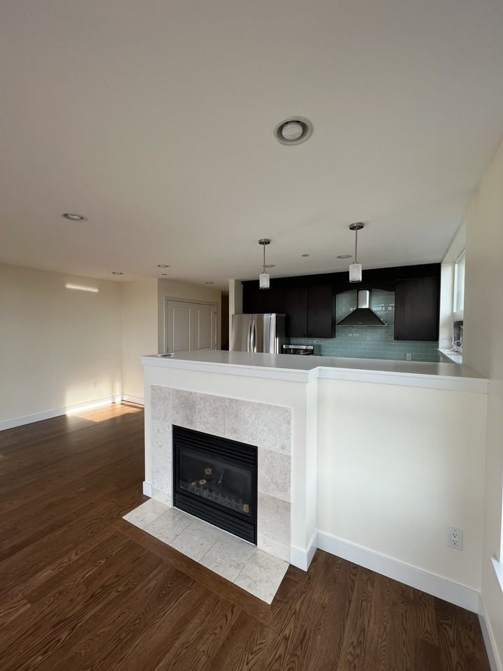 2233 14th Ave W #4 - Photo 3 of 32