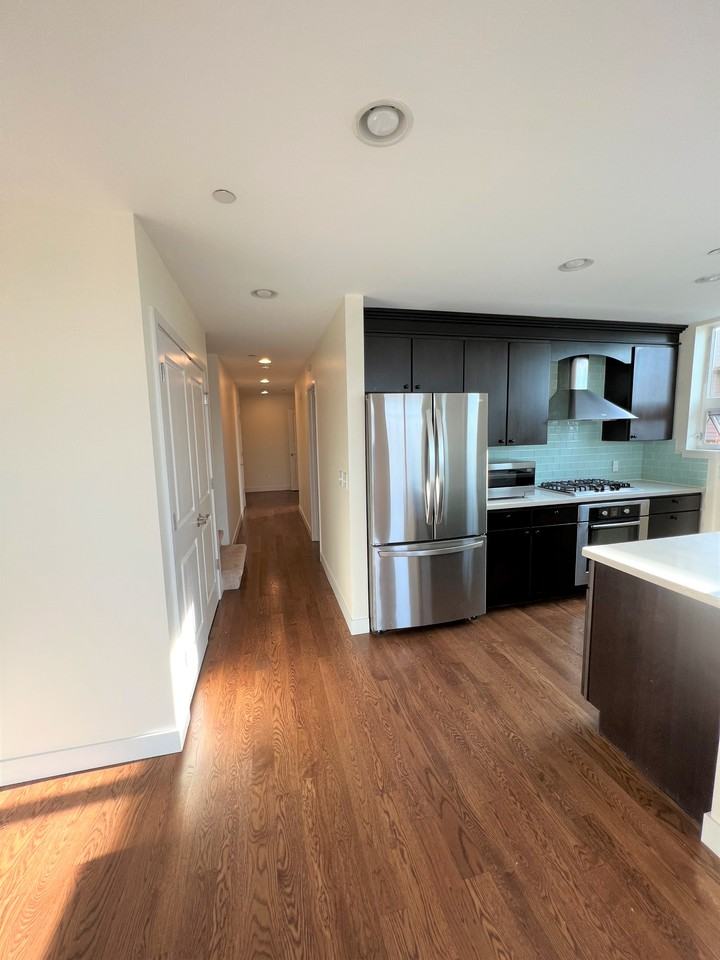 2233 14th Ave W #4 - Photo 7 of 32