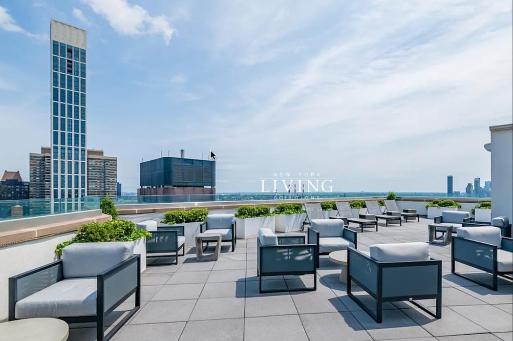 E 54th St #21A - Photo 4 of 5