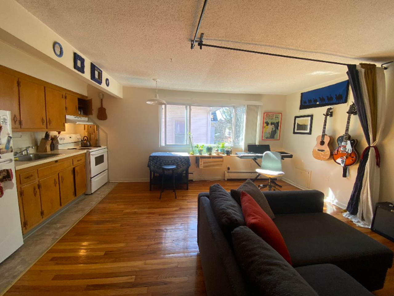 550 Whitney Ave - Photo 6 of 15