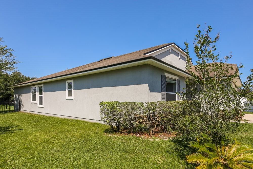 1033 Bains Lake Dr - Photo 3 of 16