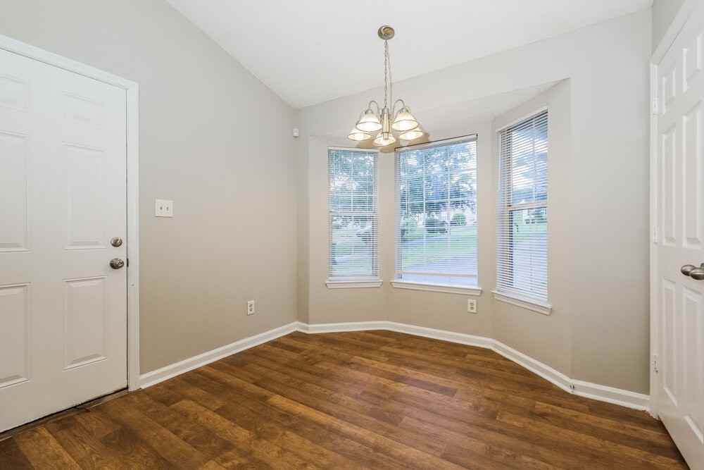 4252 Catalpa Ct - Photo 7 of 16